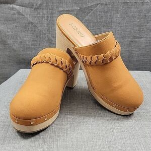 J. Crew Camel Faux Suede Platform Clogs BJ249 Wood Heel EUC women's SZ 8 BJ249